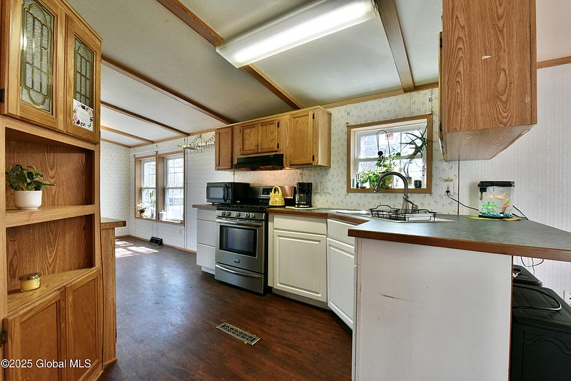 3rd image of 124 Lafayette Street