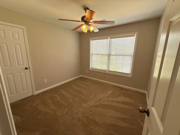 5706 Amberside Ln NE — Photo 9