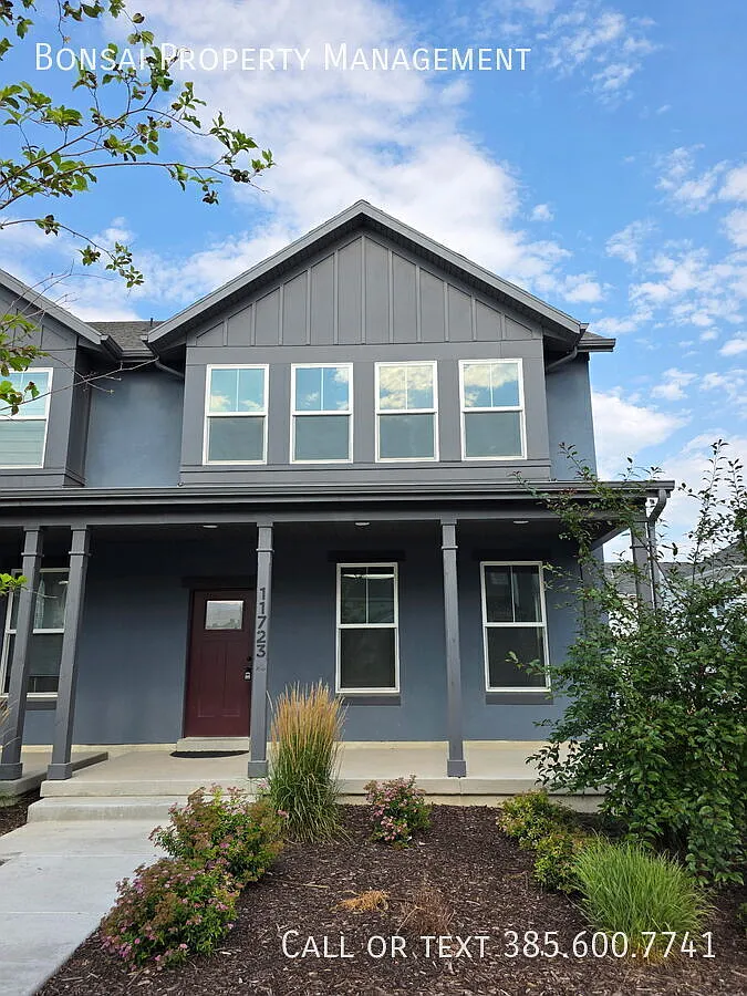 Row End Townhome and Very Desirable area of Daybreak — Photo 3