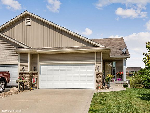 2nd image of 814 NE Cherry Plum Dr
