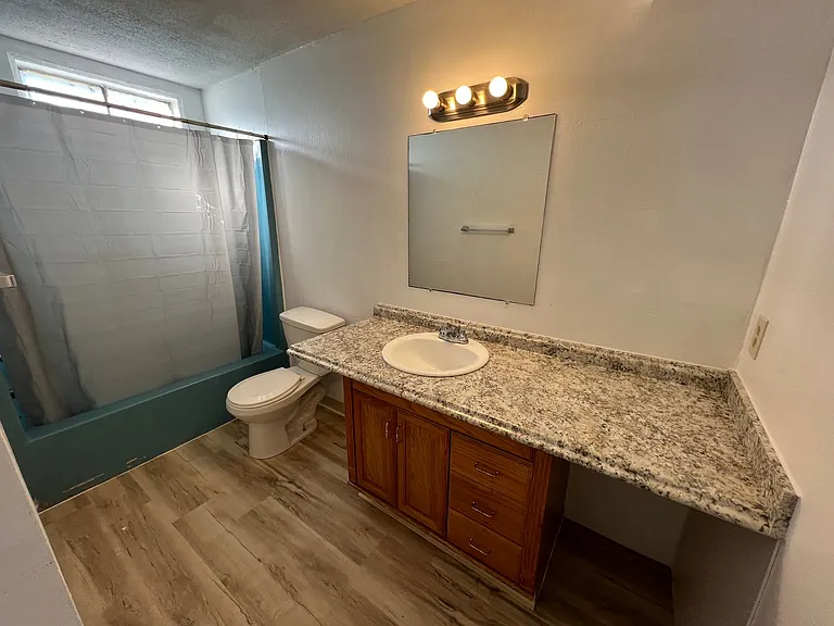 1200 N Severance St — Photo 14
