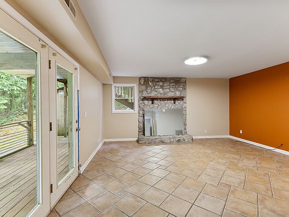 2nd image of 1040 Rustic Hills Dr
