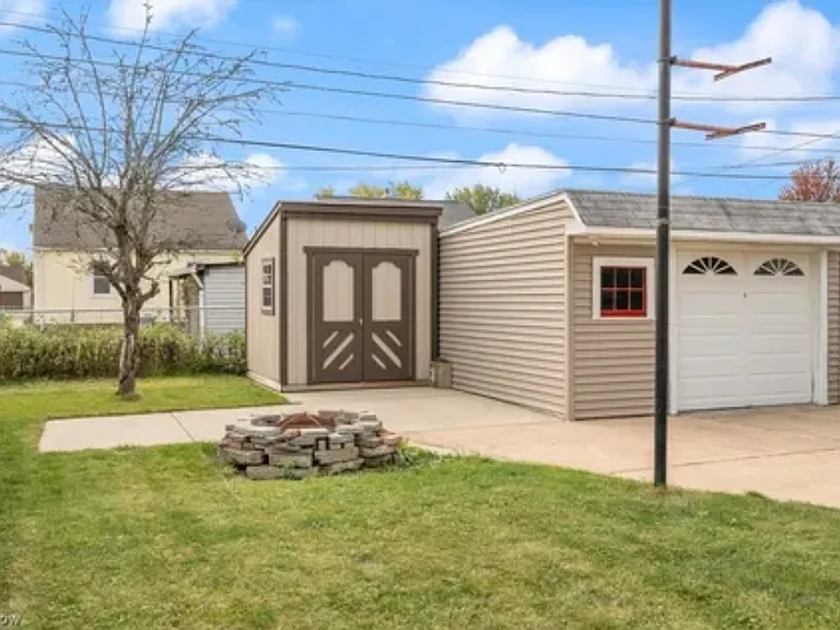 8211 Whittington Dr — Photo 25