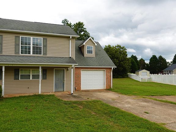 2nd image of 204 River Oaks Cir