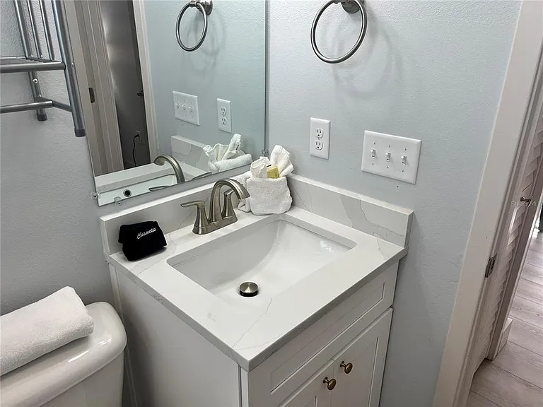 6020 Midnight Pass Rd #32 — Photo 9