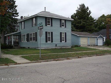2nd image of 302 E Loomis St