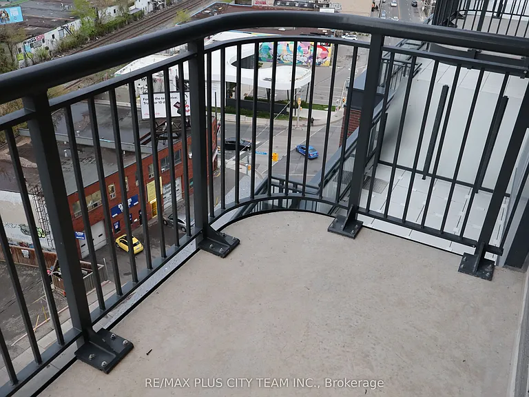 1185 Dupont St #913 — Photo 15