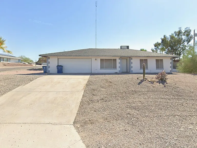 3590 Clearwater Dr — Photo 1
