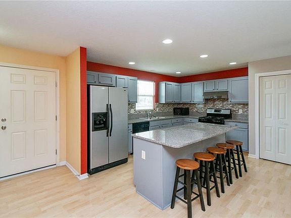 3rd image of 10516 Catalina Dr
