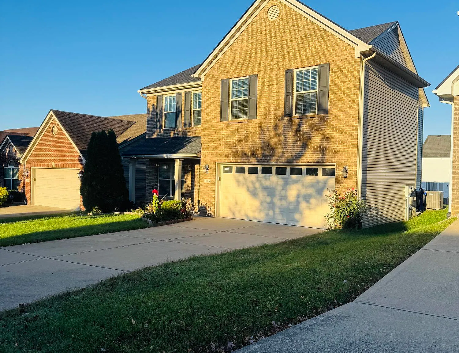 4 bed, 2.5 bath, 2012 sqft, $2,500 — Photo 2
