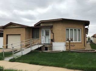 143 1st Ave SE, Dickinson, ND 58601