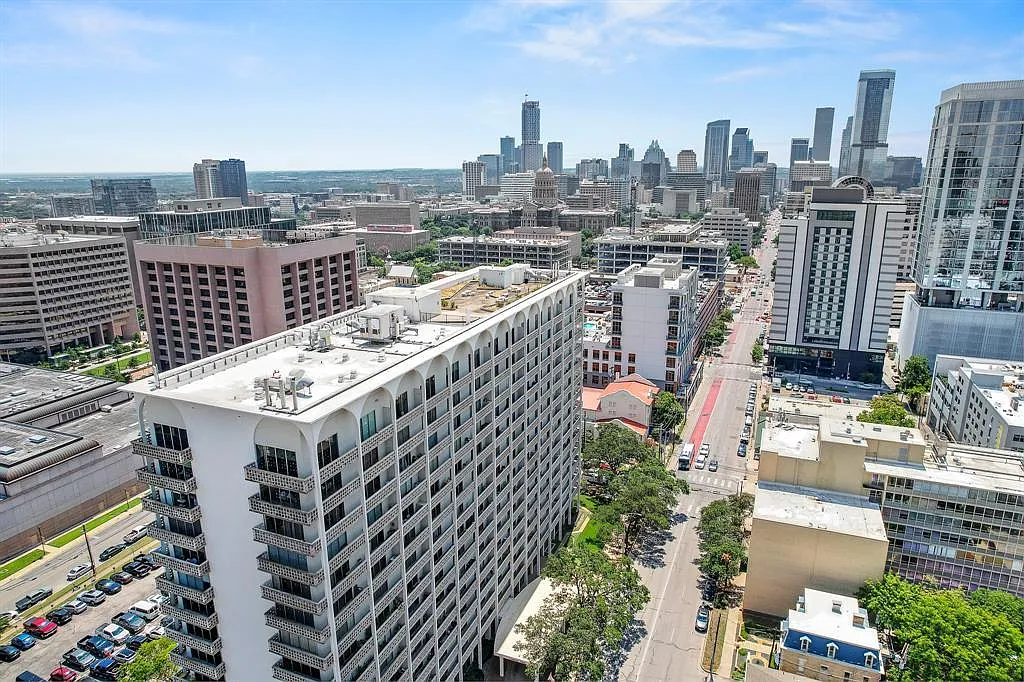 2 bed, 2.0 bath, 1294 sqft, $3,500 — Photo 2