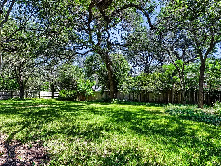 715 Fabulous Dr — Photo 24