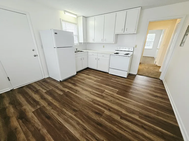 210 Westhill Dr #B — Photo 6