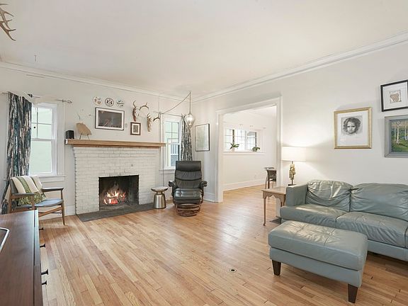 2nd image of 1409 Thomas St SE