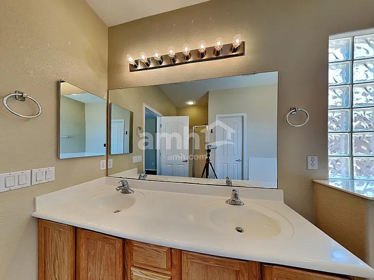 11602 W Grant St — Photo 11
