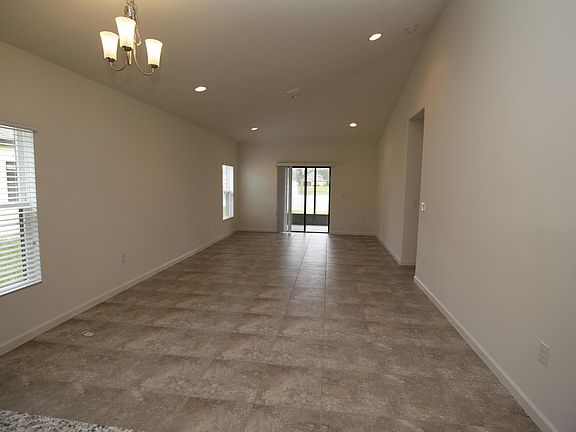 5th image of 561 Dillard Dr SE