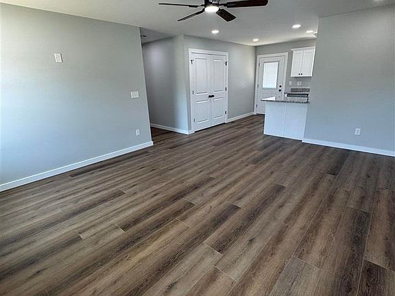 3rd image of 110 Ashkirk Ln
