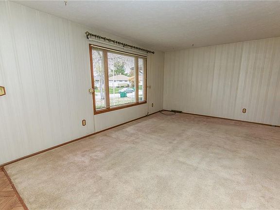 3rd image of 16013 Shirley Ave