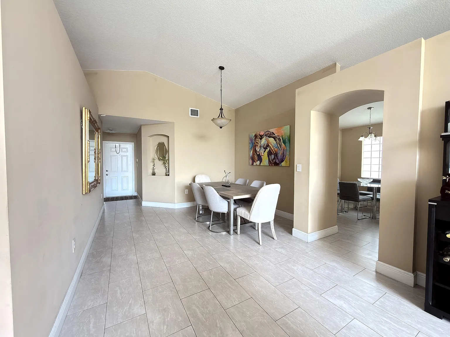 3 bed, 2.0 bath, 1747 sqft, $3,700 — Photo 3