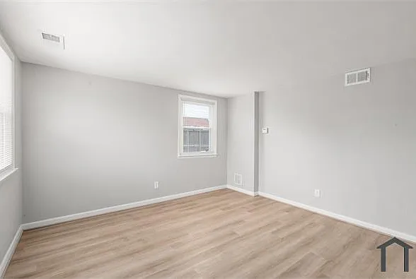 3 bed, 1008 sqft, $1,900 — Photo 2