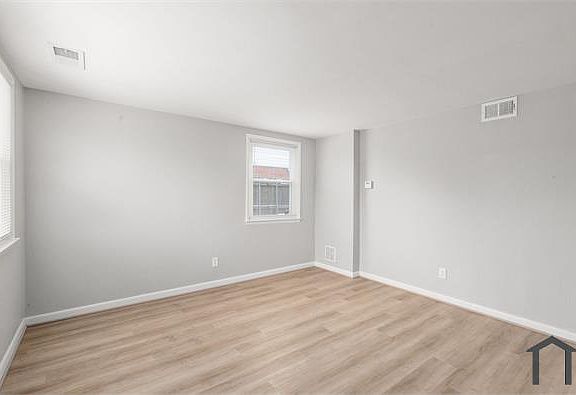 2nd image of 2015 Dineen Dr