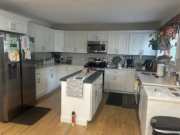 3rd image of 93 Lake Drive