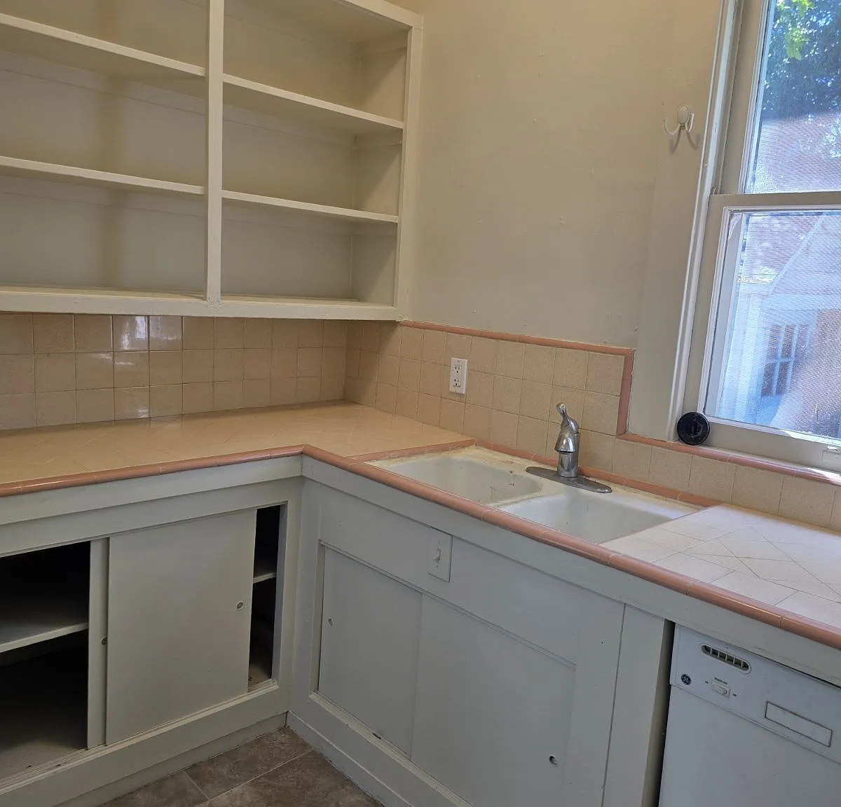 111 Junior Street - MH — Photo 3