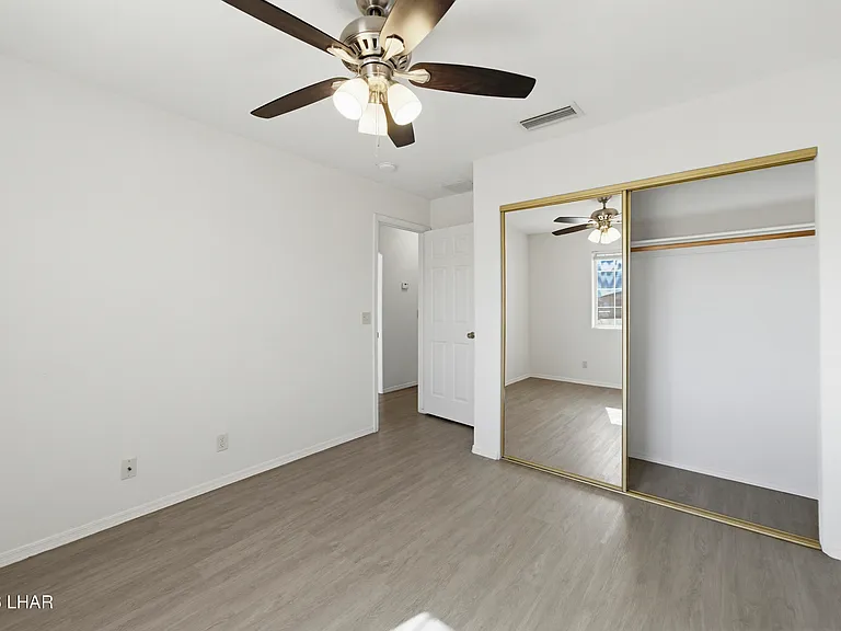3099 Jamaica Blvd S — Photo 32