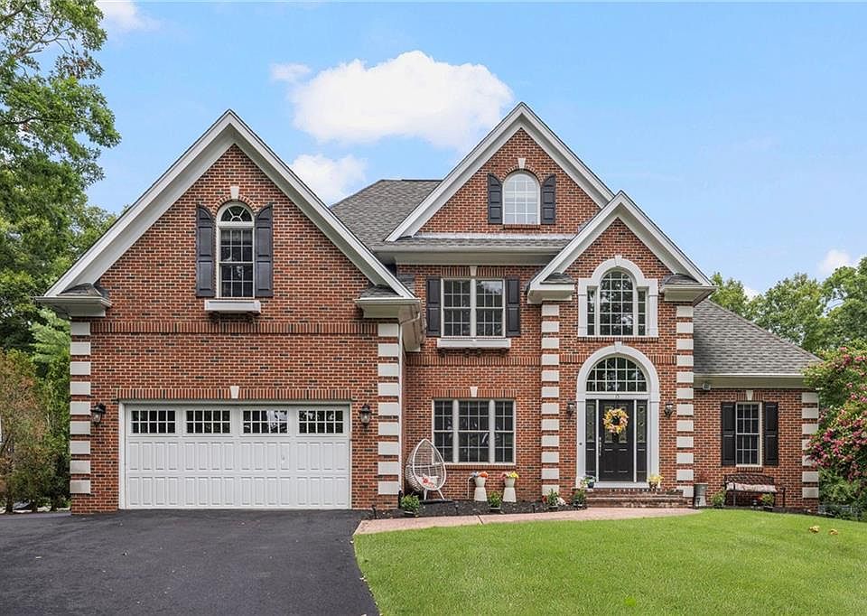 1st image of 15 Sophia Cir