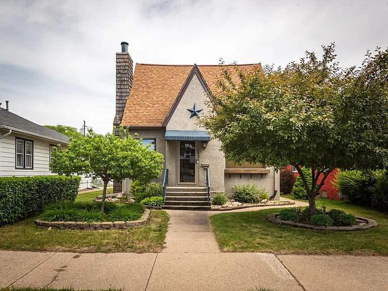 2406 Wood St — Photo 2