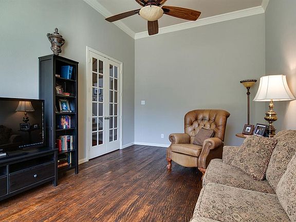 4th image of 1109 Burnett Dr