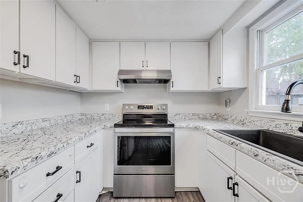 2 bed, 1310 sqft, $1,699 — Photo 4