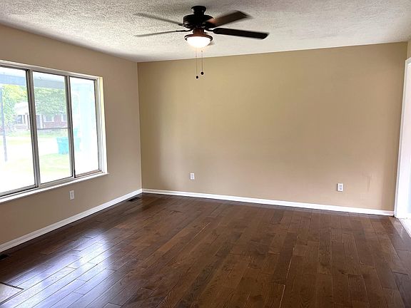 4th image of 305 Scarlet Oak Ln