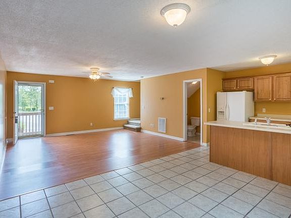 4th image of 2023 Weaver Pike APT 14