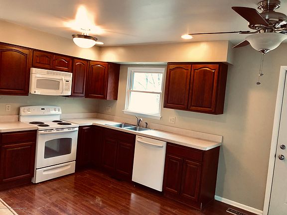 2nd image of 5917 Ellendale Dr