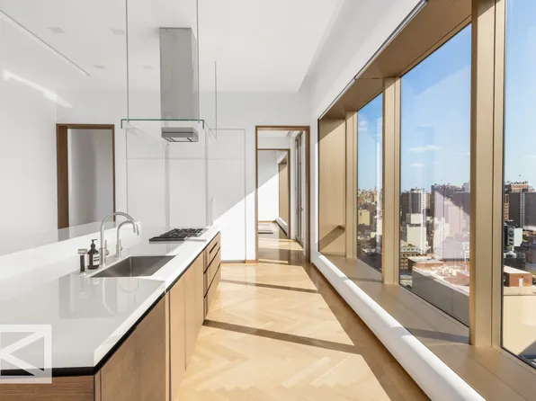 551 West 21st Street image 10 of 31