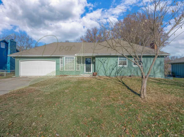 810 NE Mulberry St, Lees Summit, MO 64086