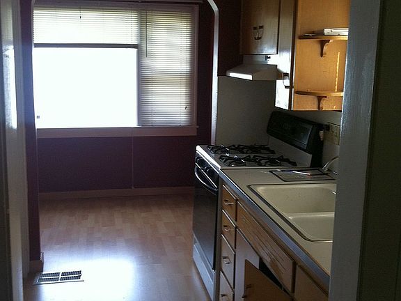 kitchen + eat in