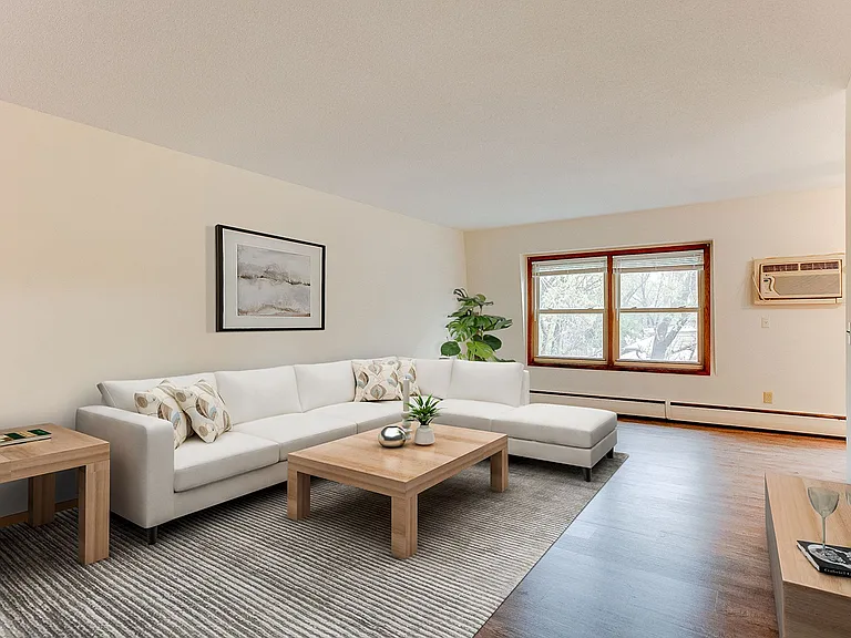 Cambridge Court Apartments — Photo 3