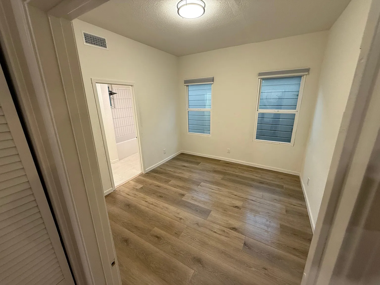 3 bed, 1300 sqft, $3,000 — Photo 4