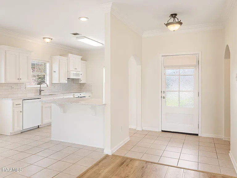 133 Wild Rose Ln — Photo 5