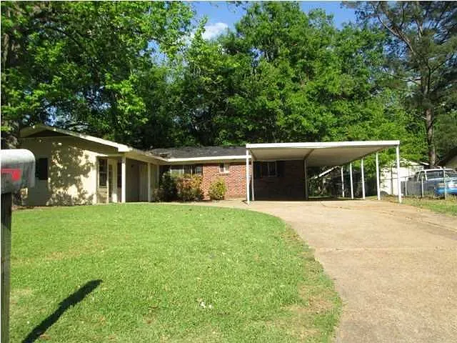 4 bed, 1.5 bath, 1762 sqft, $1,450 — Photo 1
