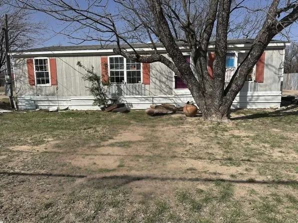 110 Bell St, Bangs, TX 76823