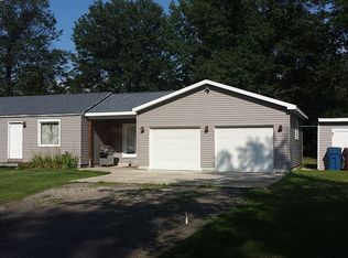 7412 Perrine Rd, Midland, MI 48642