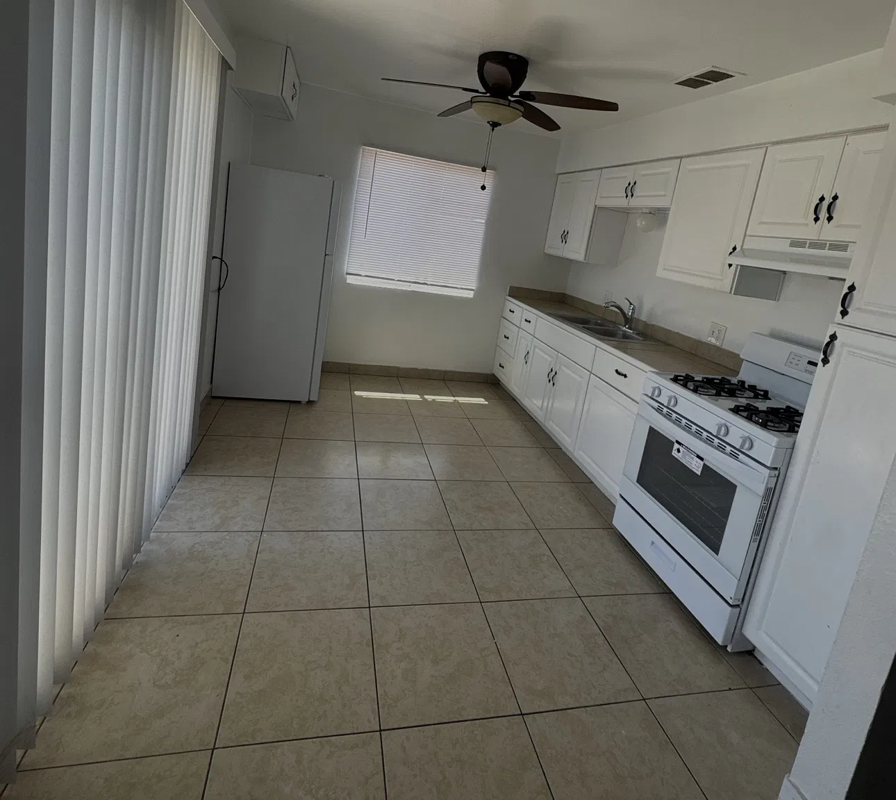 1195 Valencia Ave — Photo 1