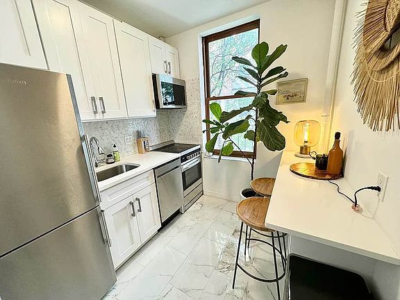 2nd image of 134 W 15th St APT 5RW