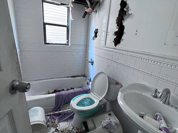 3rd image of 193-10 119th Ave