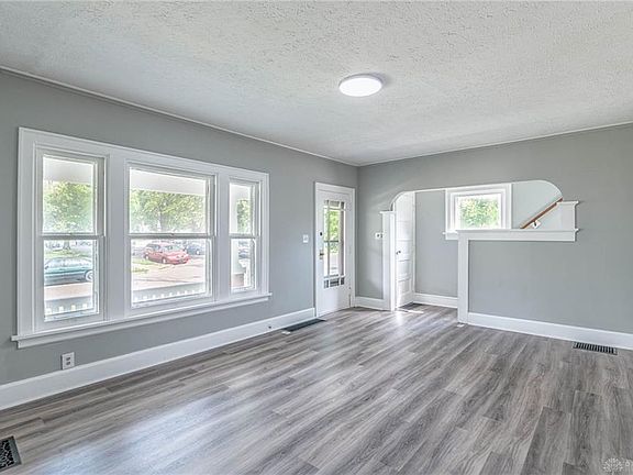 4th image of 743 Wilfred Ave