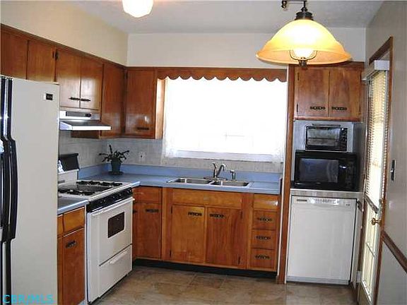 2nd image of 136 Sierra Dr